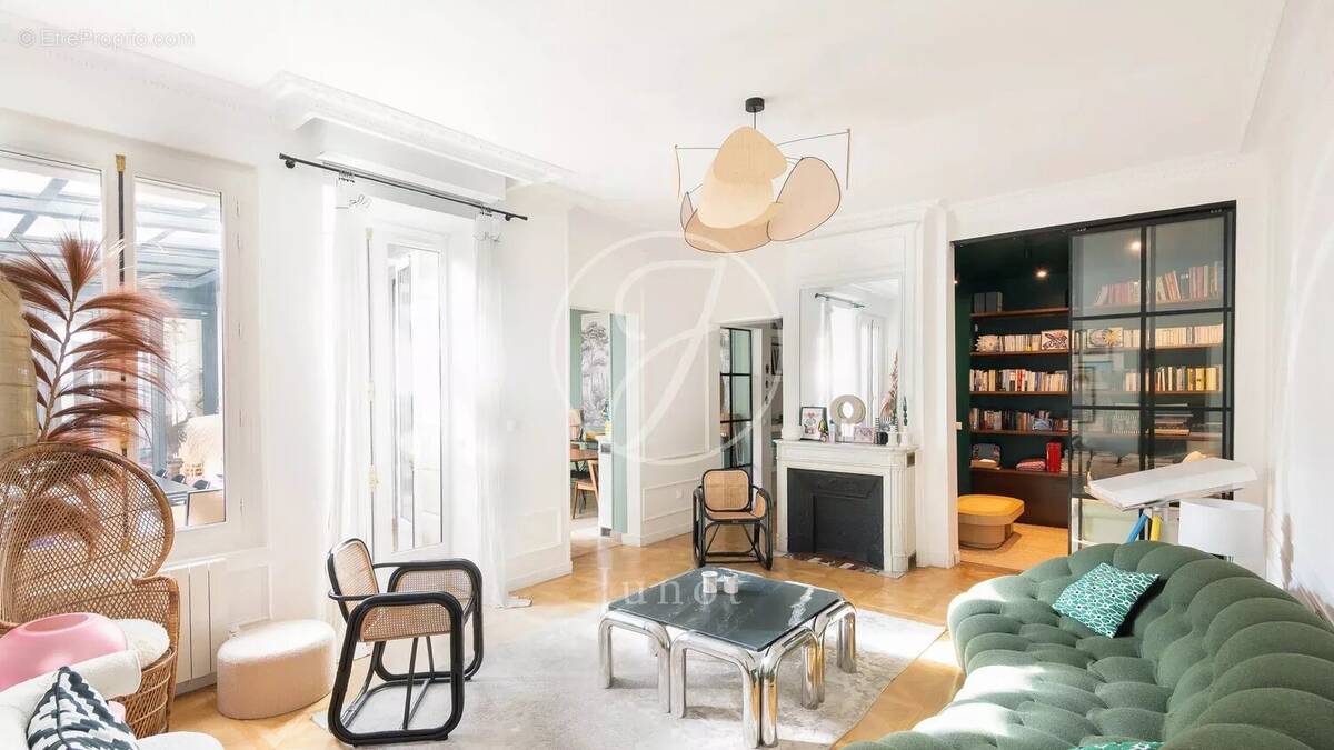 Appartement à PARIS-16E