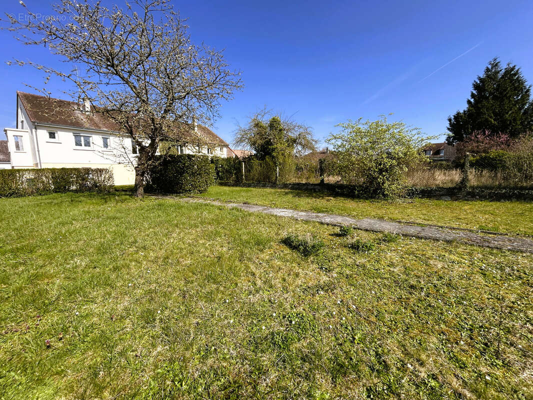 Maison à LES AGEUX