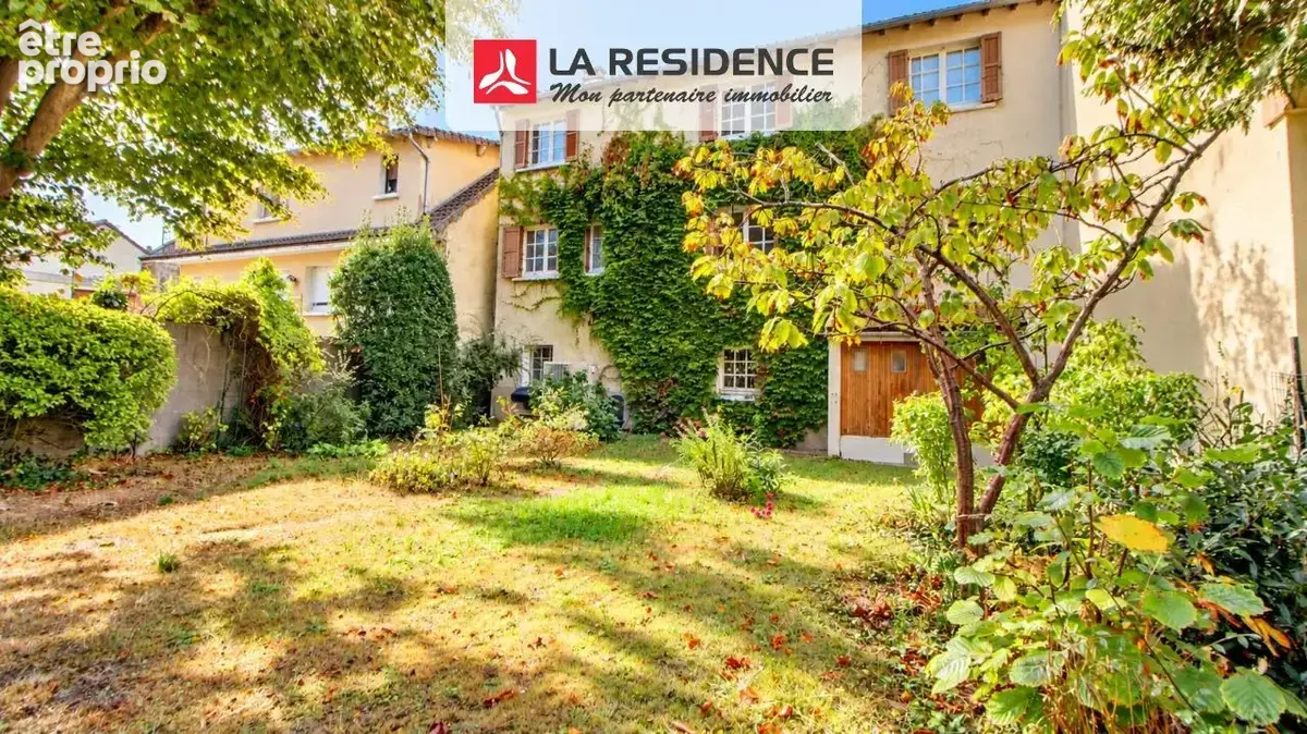 Maison 8 pièces 154 m² à vendre à Les Clayes-Sous-Bois (78340) - photo 1