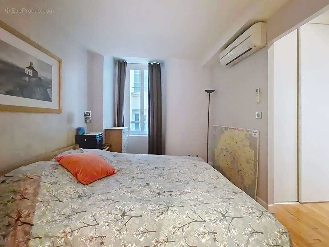 Appartement à PARIS-2E