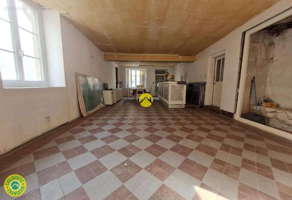 Maison à LUCAY-LE-MALE