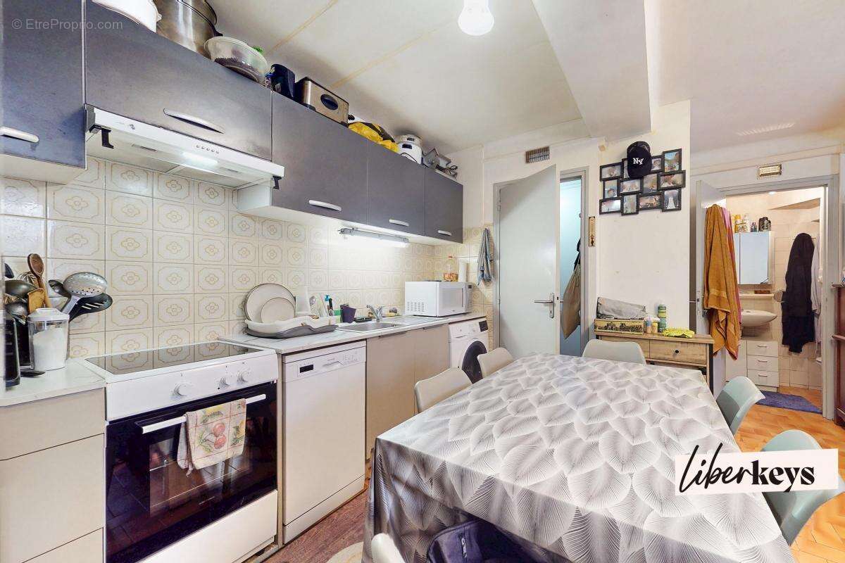 Maison à SAINT-LAURENT-DE-LA-SALANQUE