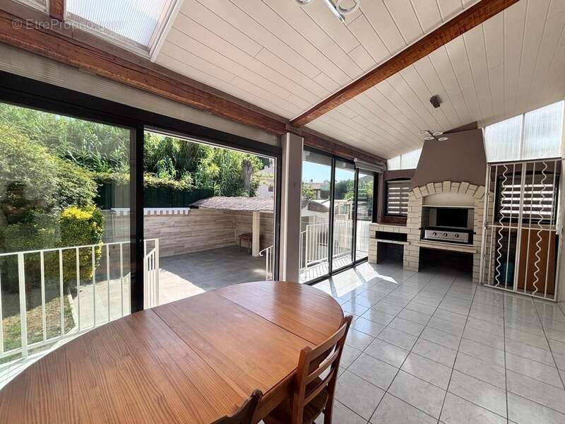 JUVIGNAC – Villa familiale avec T2 indépendant, jardin et piscine - photo 11