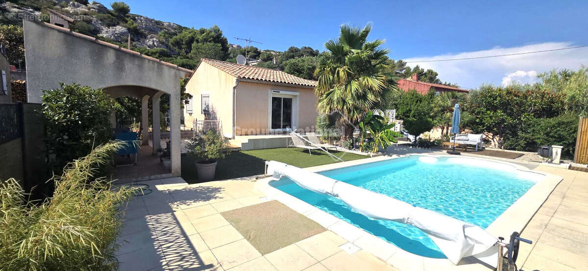 COUP DE COEUR AU ROVE! Villa de plain pied de type 4 de 112 m²  sur parcelle de terrain de 724 m² avec terrasses, piscine, cuisi - photo 2
