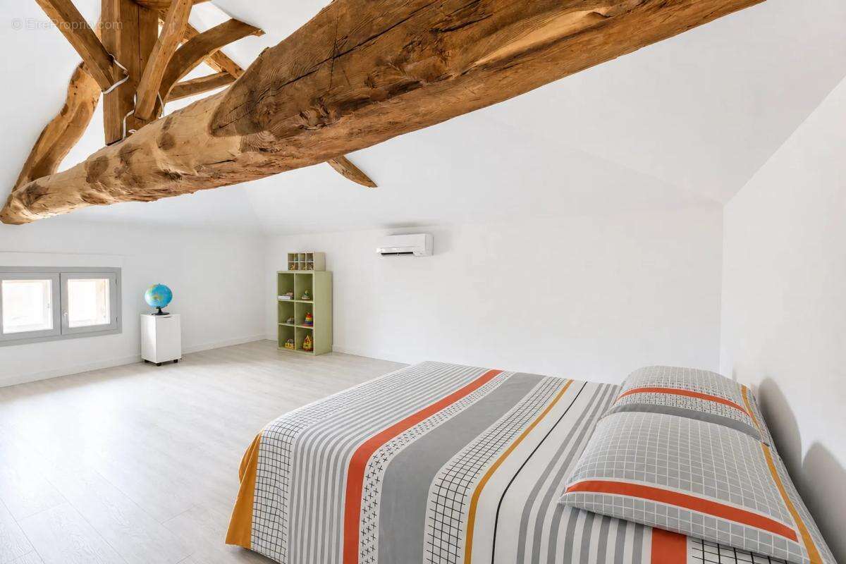 Villa en pierre rénovée avec garage à Vaulx-en-Beaujolais - photo 23