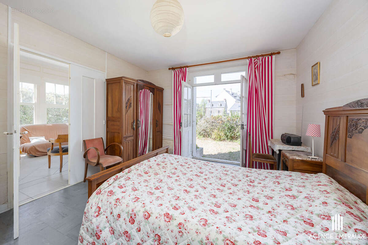 A vendre appartement rez-de-jardin Dinard 4 pièces 97.45 m² quartier St Enogat- stationnement -cave - photo 6