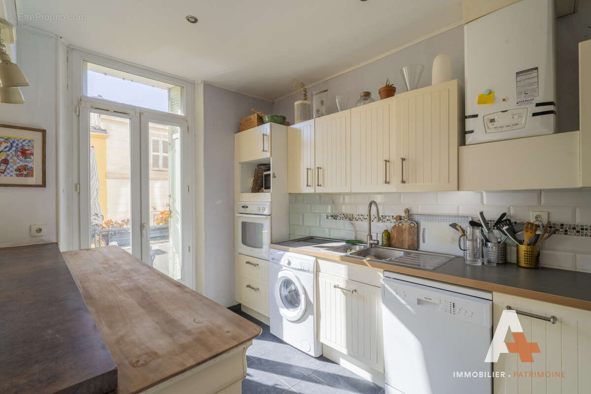 Appartement à MARSEILLE-5E