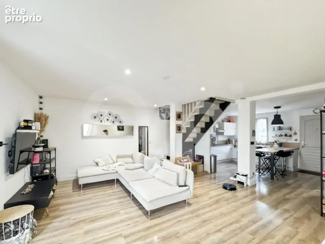 EXCLUSIVITÉ ORPI – Maison familiale avec piscine au cœur de La Crau - photo 4