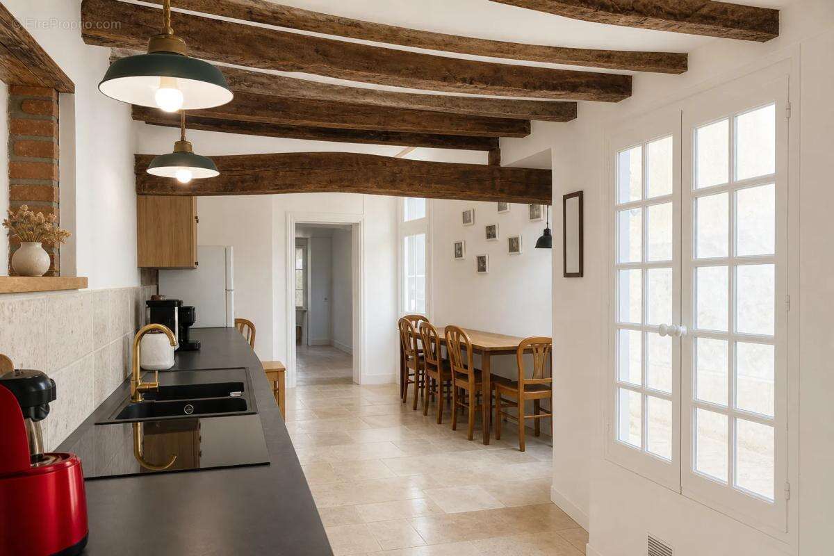 Maison 190 m² rénovée avec goût – DPE C – Jardin & dépendances - photo 7