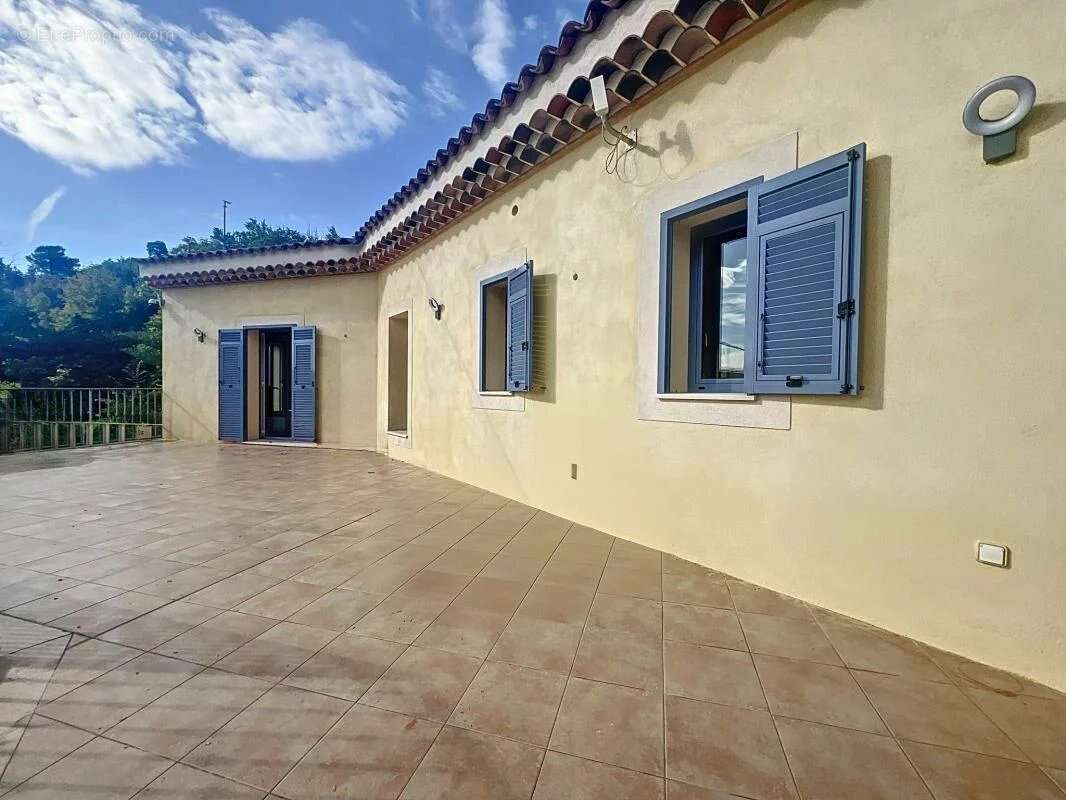 Menton, propriété de 250 m2 avec 2 000 m2 de terrain et piscine - photo 20