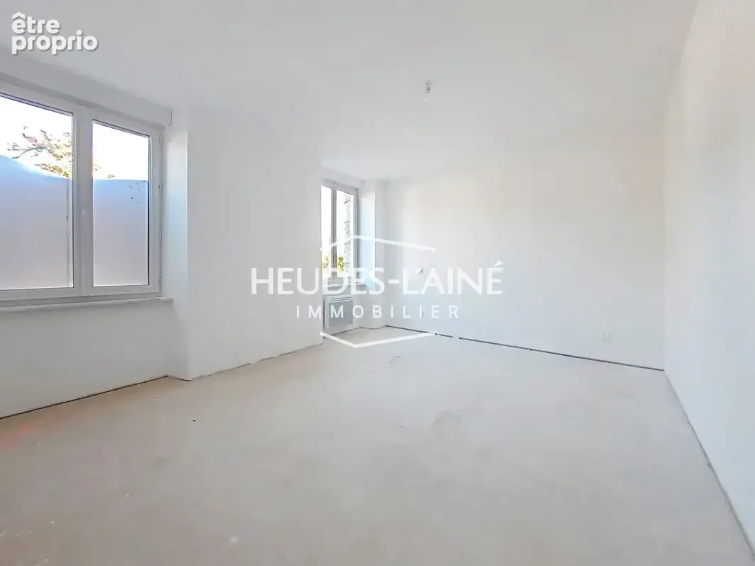 Immeuble à vendre - Local commercial de 100m² et appartement rénové - SAINT-HILAIRE-DU-HARCOUËT  - 50730 - photo 4