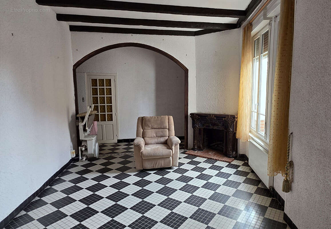 Appartement à LE MAYET-DE-MONTAGNE