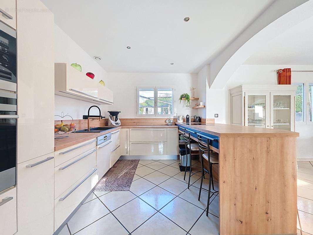 Maison à EYZIN-PINET