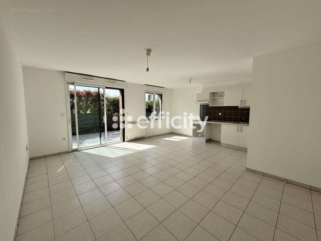 Appartement à BEAUZELLE