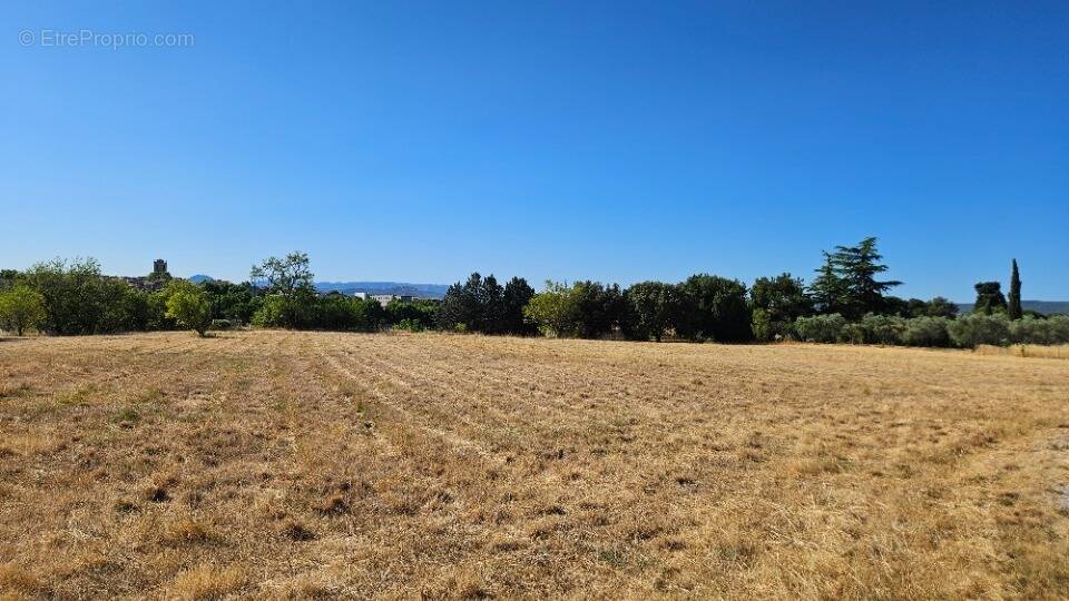 Terrain à PERTUIS