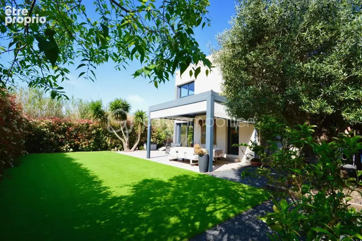 Villa avec garage, terrasse et piscine - photo 2