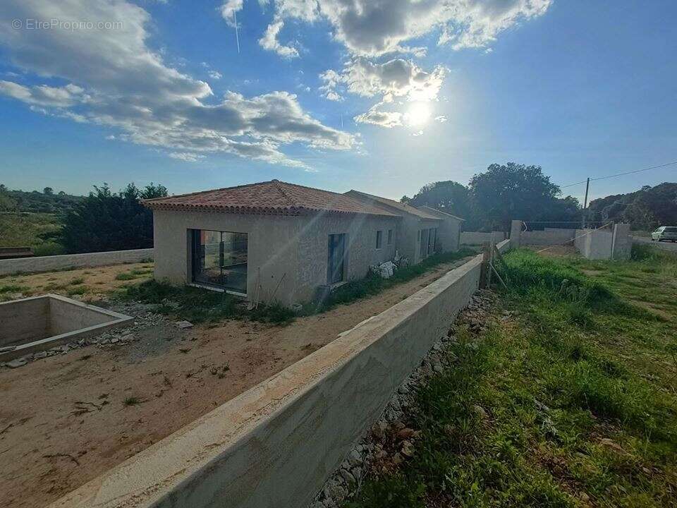Maison 6 pièces 180 m² à vendre à Regusse (83630) - photo 3