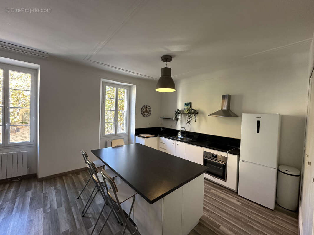 Appartement à COLLOBRIERES