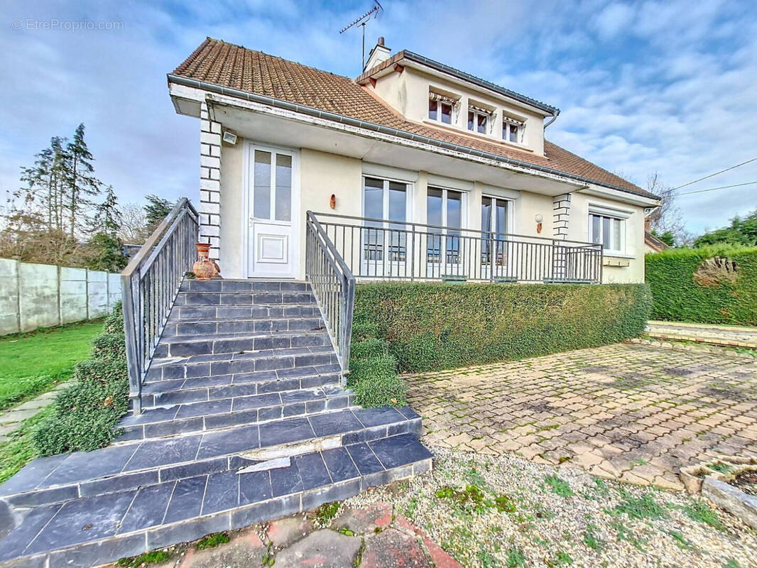 Maison à SUZAY