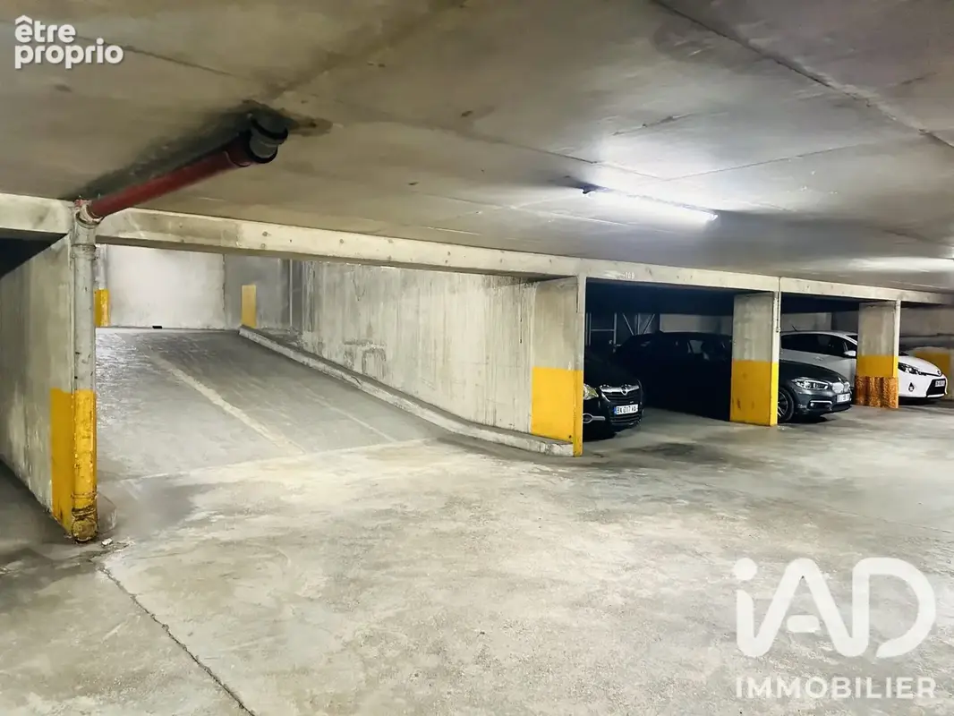 Photo 1 - Parking à PARIS-13E
