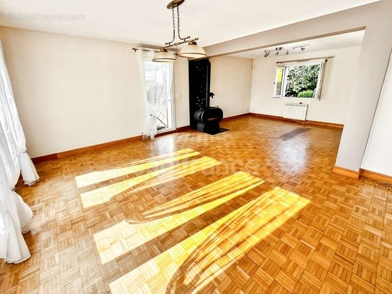 Maison à LE RELECQ-KERHUON