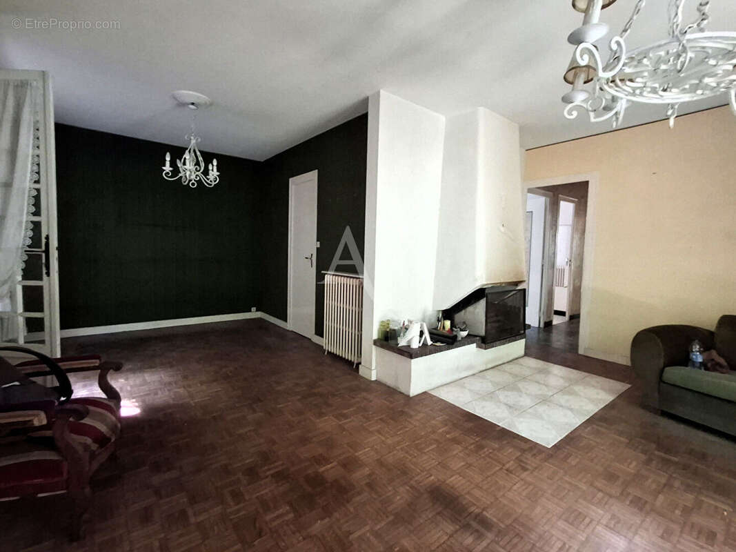 Maison à SAINT-GEORGES-DES-COTEAUX