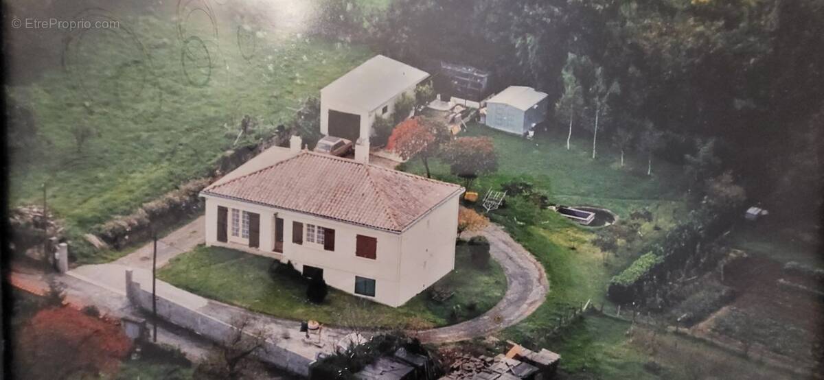 Maison à SAINT-HILAIRE-DES-LOGES