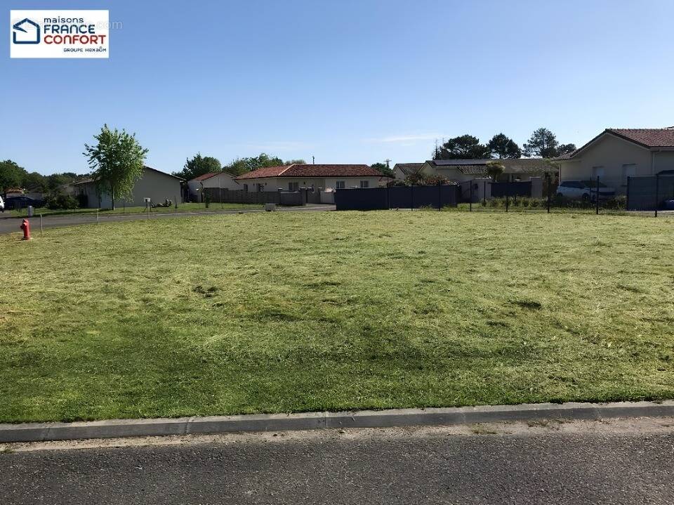 Terrain à SAINTE-EULALIE