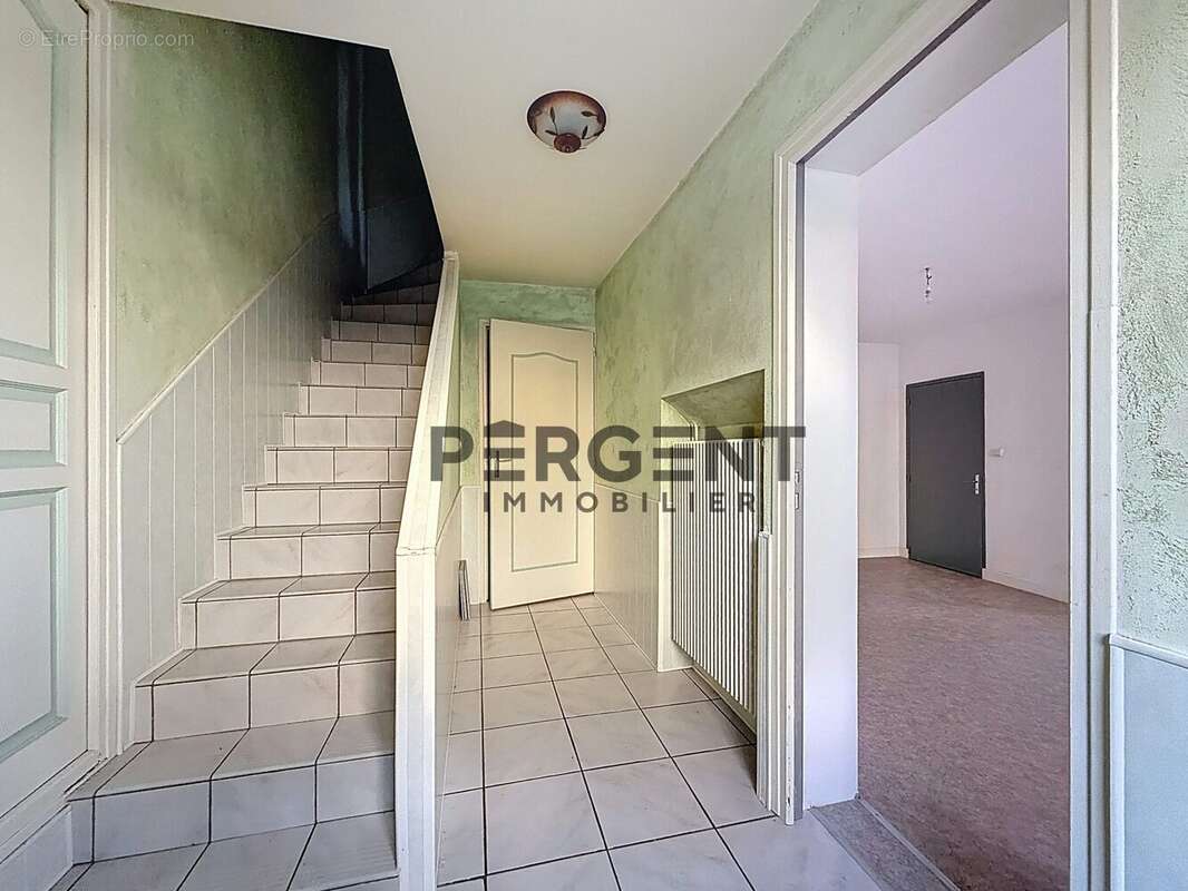 Maison à VIVIER-AU-COURT