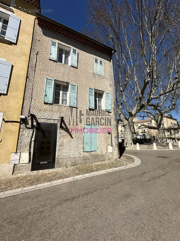 Maison à PERNES-LES-FONTAINES