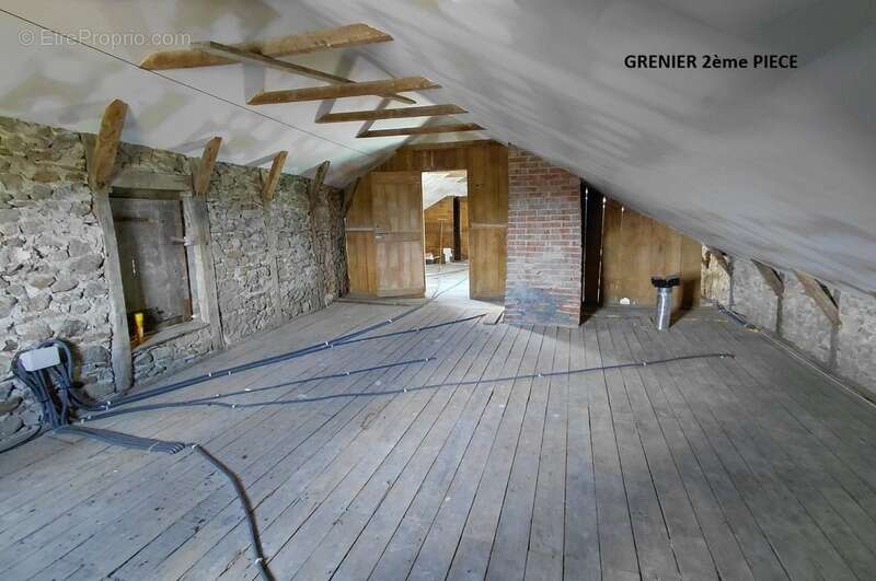 Grande maison rénovée de 220 m² avec atelier, terrasse panoramique et verger – Mourjou (Puycapel  cantal) - photo 21