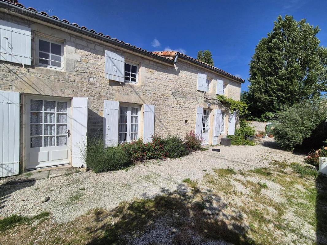 Maison à SURGERES