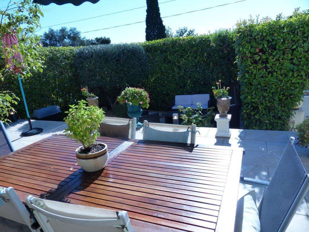 Villa de 229m2 habitable avec appartement independant en parfait etat avec jardin et piscine chauffee - photo 4