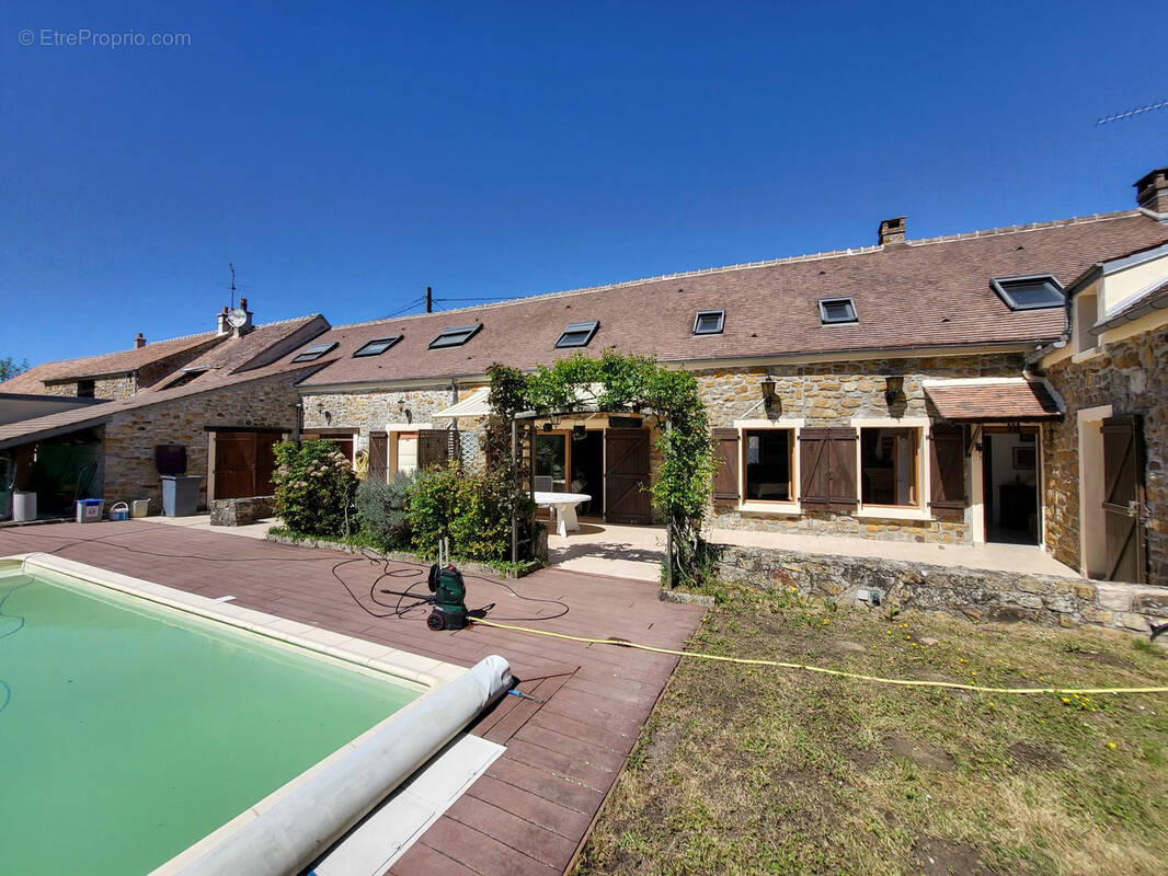 Maison à LA CHAPELLE-RABLAIS