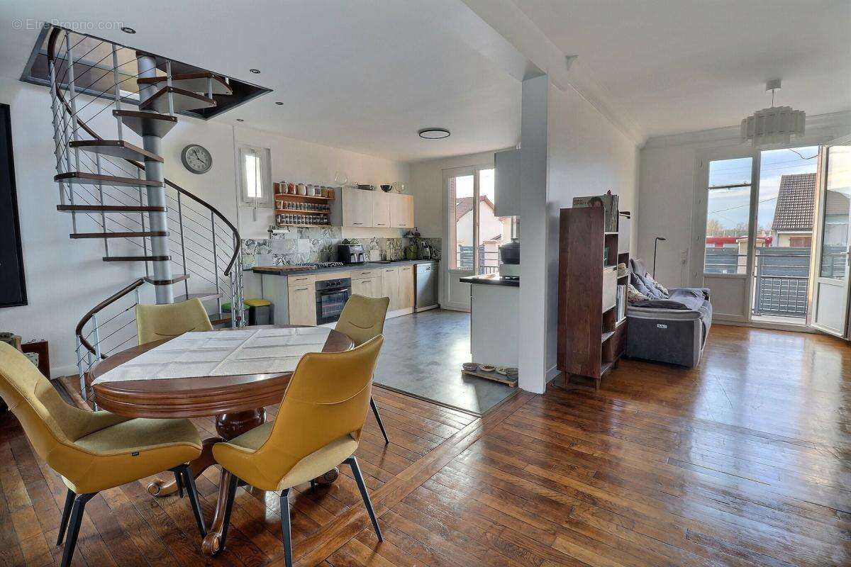 Maison à SARTROUVILLE