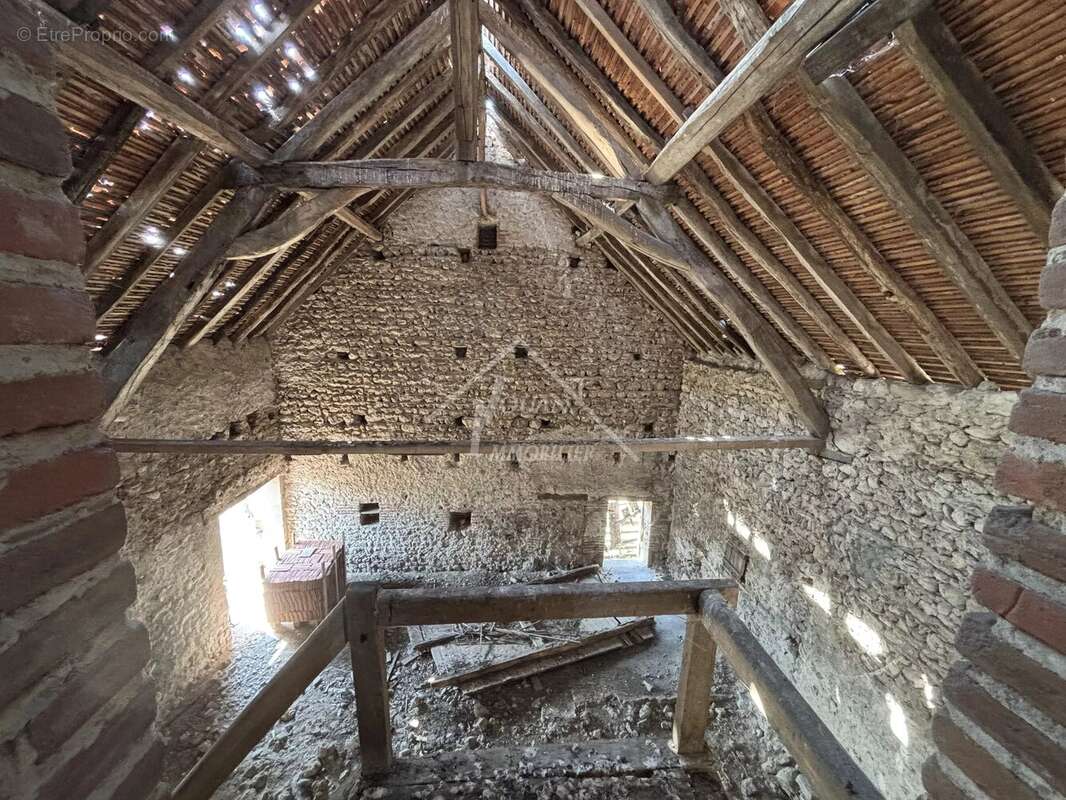 Corps de ferme à rénover avec 14710 m² de terrain - photo 14
