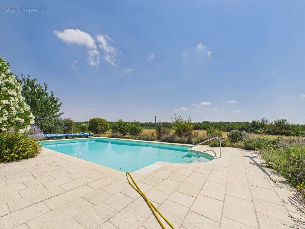 Immense maison de 4 chambres avec grande piscine et sans voisins proches - photo 20