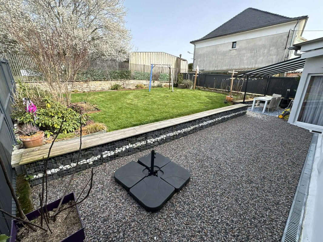 Maison 173 m² à Celles-Sur-Durolle  - photo 5