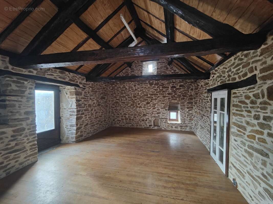 Charmante maison en pierres a renover avec dependances - photo 16