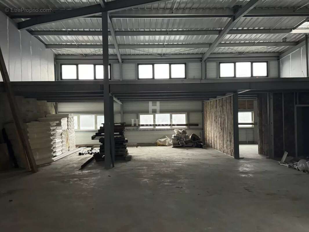 Commerce à MONTUSSAN