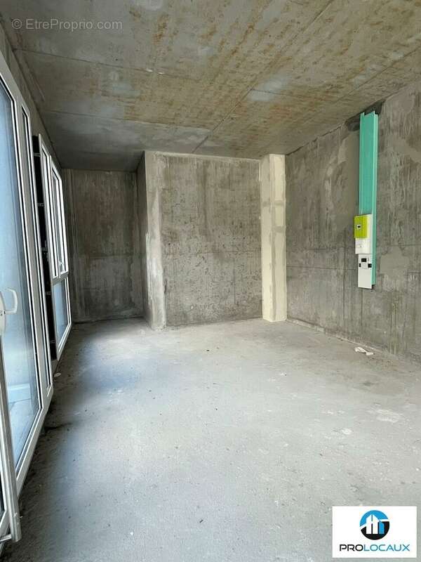 Commerce à LE PONT-DE-CLAIX