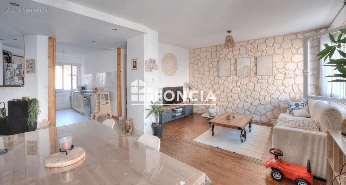 Appartement à BELLEGARDE-SUR-VALSERINE