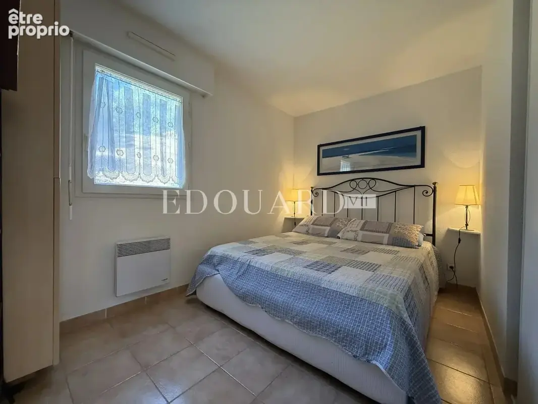 En exclusivité trois pièces avec terrasse, vue mer et garage, dans résidence de standing avec piscine - photo 15