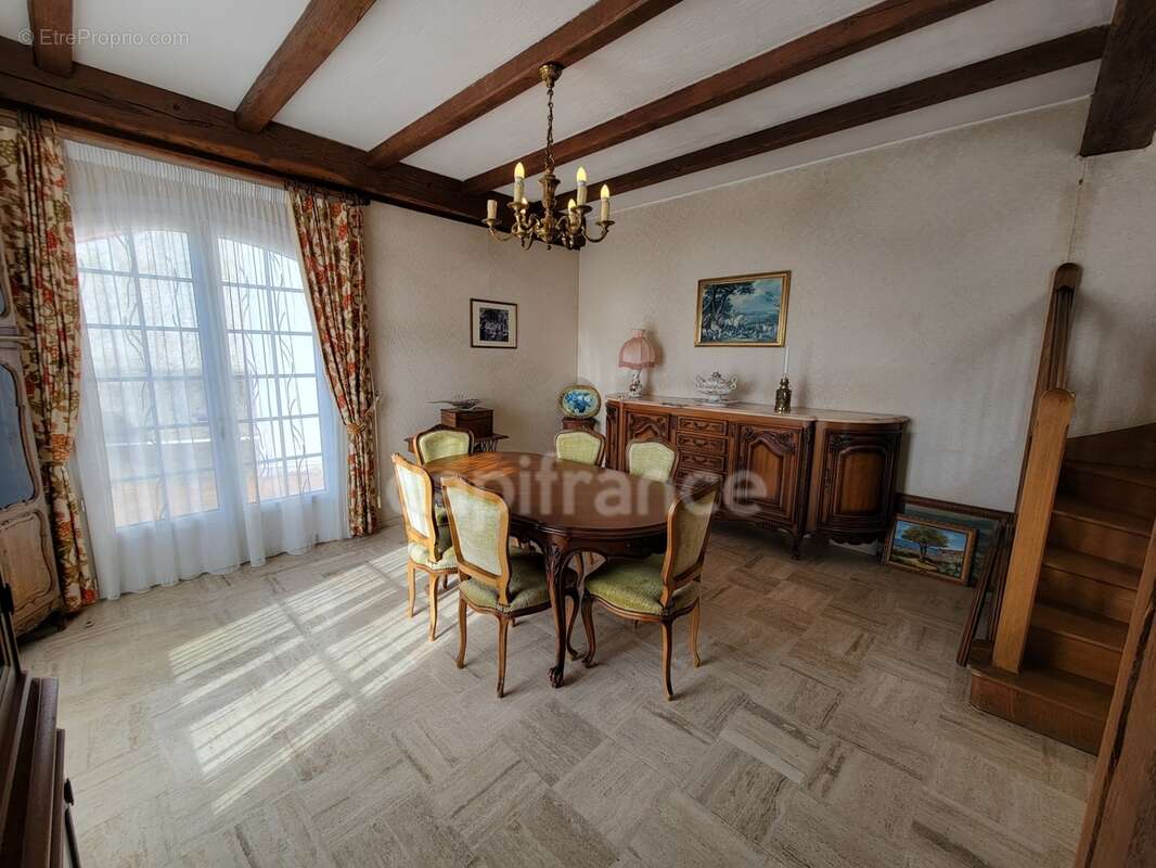 ( 85 ) Vendée entre NOIRMOUTIER , PORNIC et CHALLANS à vendre centre ville  BEAUVOIR SUR MER maison 7 pièces , 181 m² ,4 chambre - photo 11