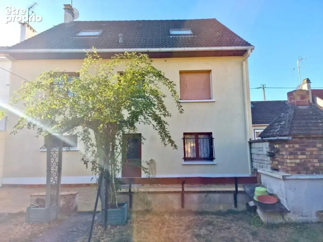 Maison 8 pièces 162 m² à vendre à Pontault-Combault (77340) - photo 2