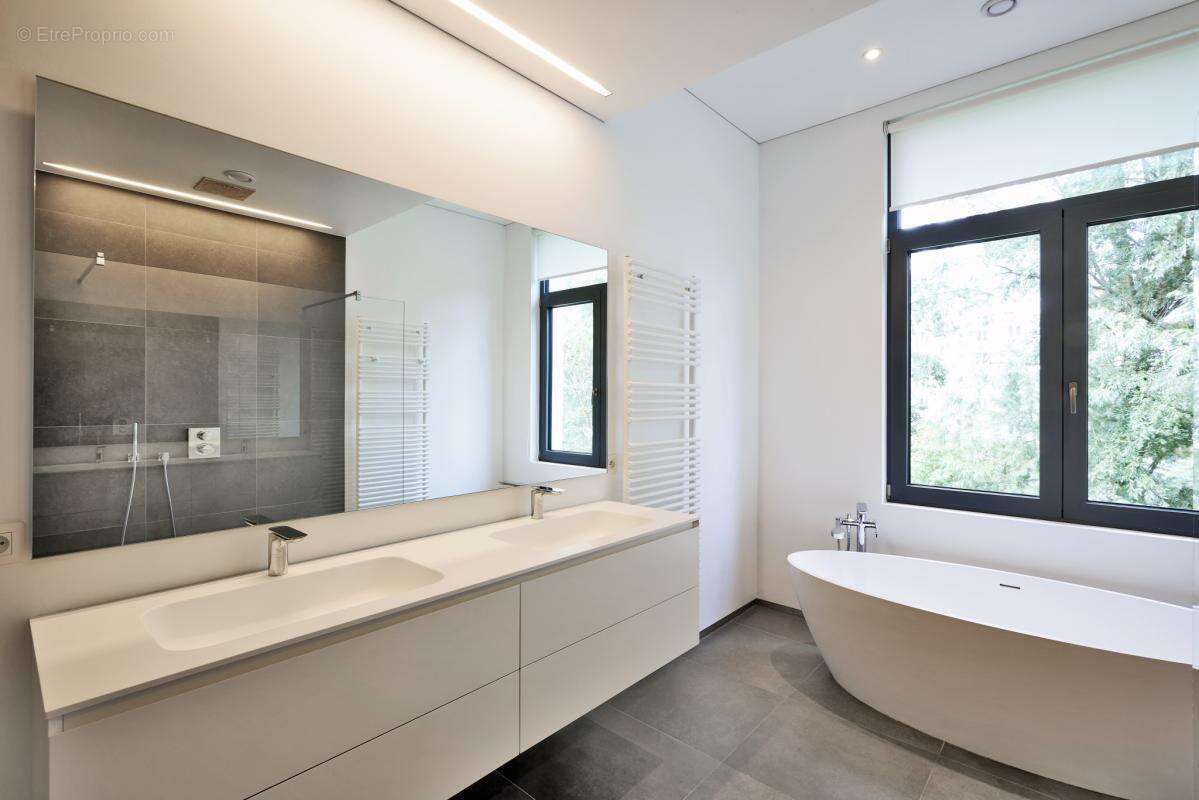 Appartement à DECINES-CHARPIEU