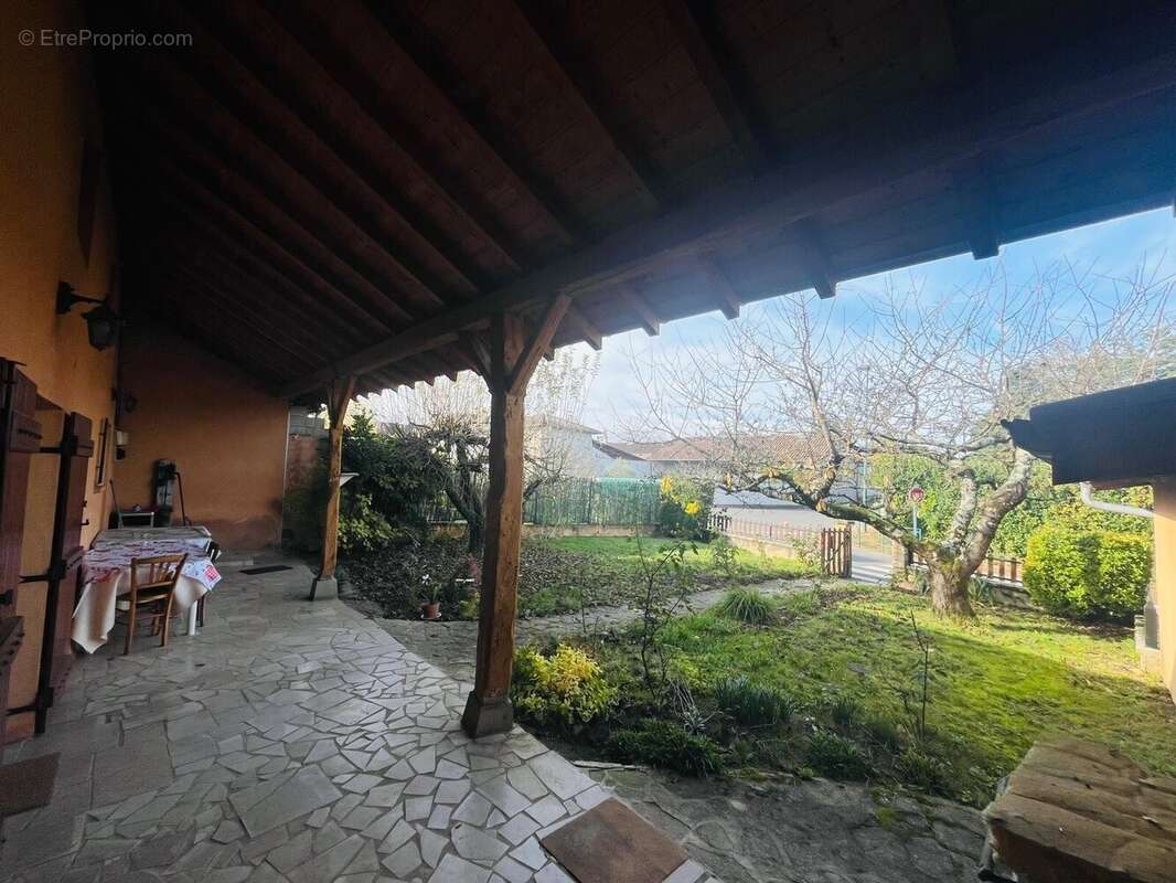 Maison à CRUZILLES-LES-MEPILLAT