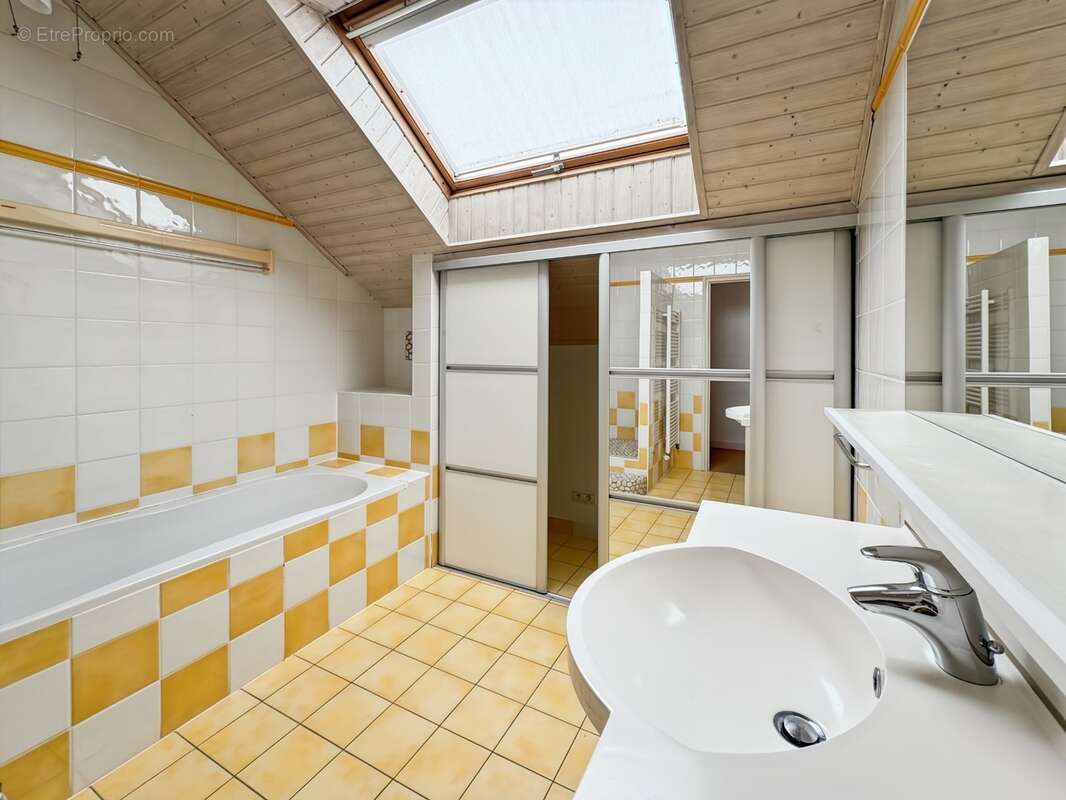 Élégante propriété familiale de 192 m² avec 6 chambres au cœur de Tutégny - photo 13