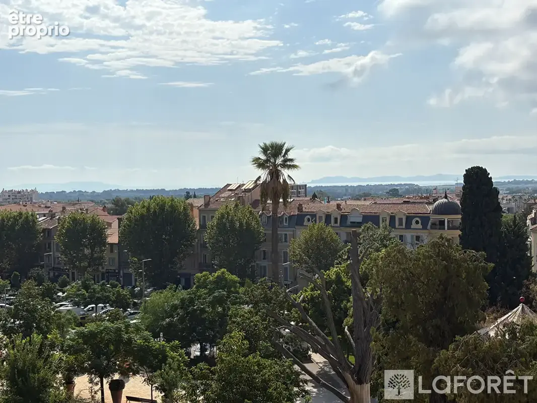 Hyères centre ville -dernier etage - f5 - vue mer - photo 3