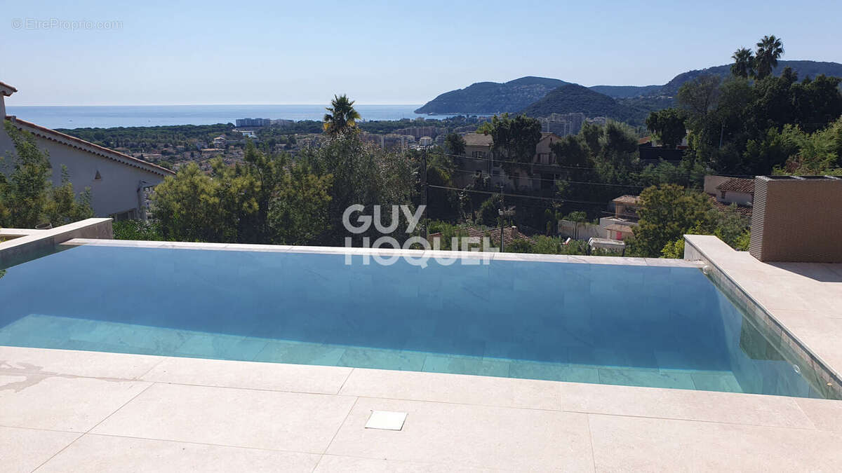 Maison à MANDELIEU-LA-NAPOULE